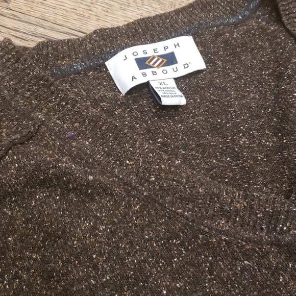 Joseph Abboud v neck sweater - Picture 2 of 4